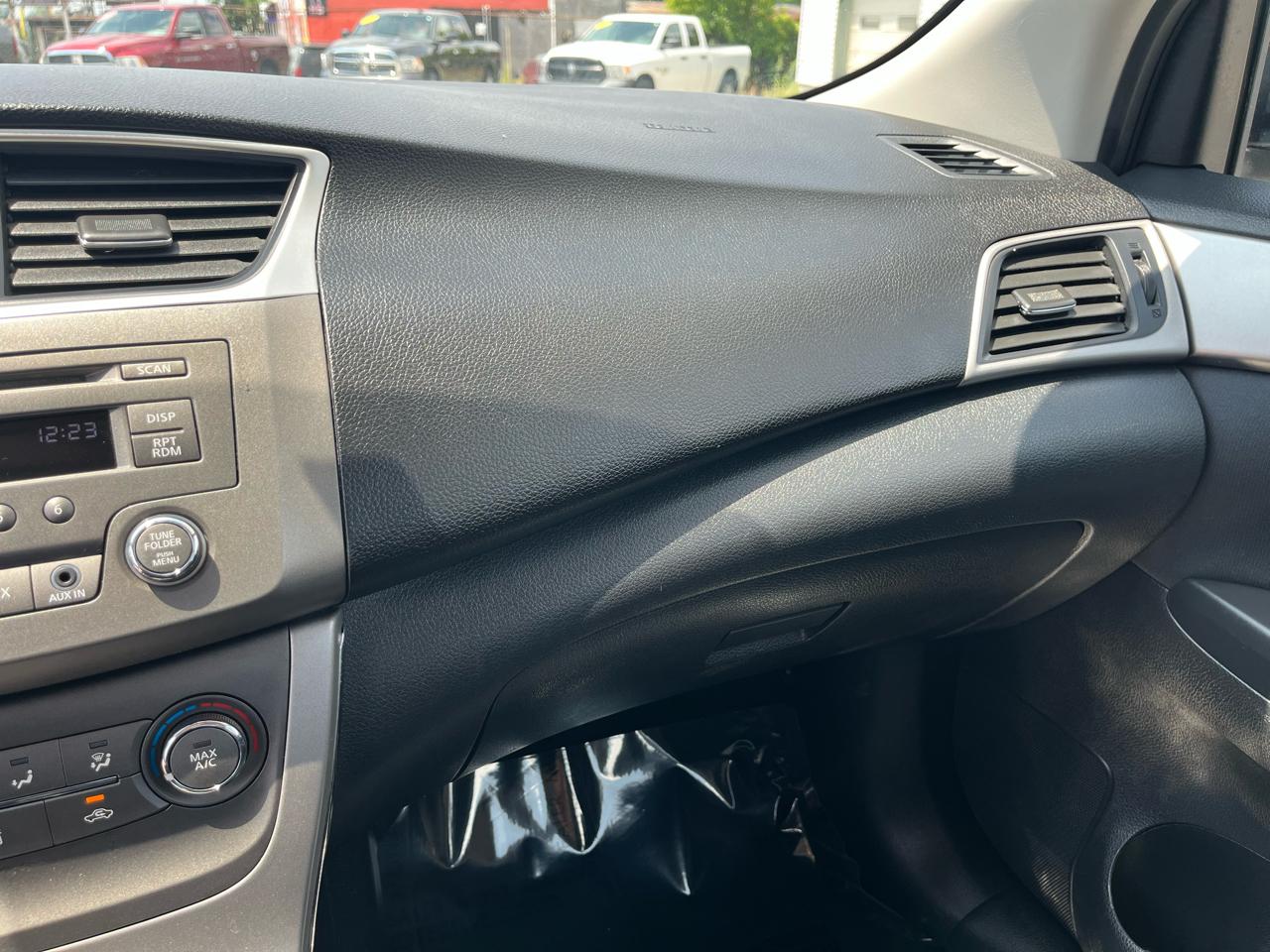 Nissan Sentra S 2014