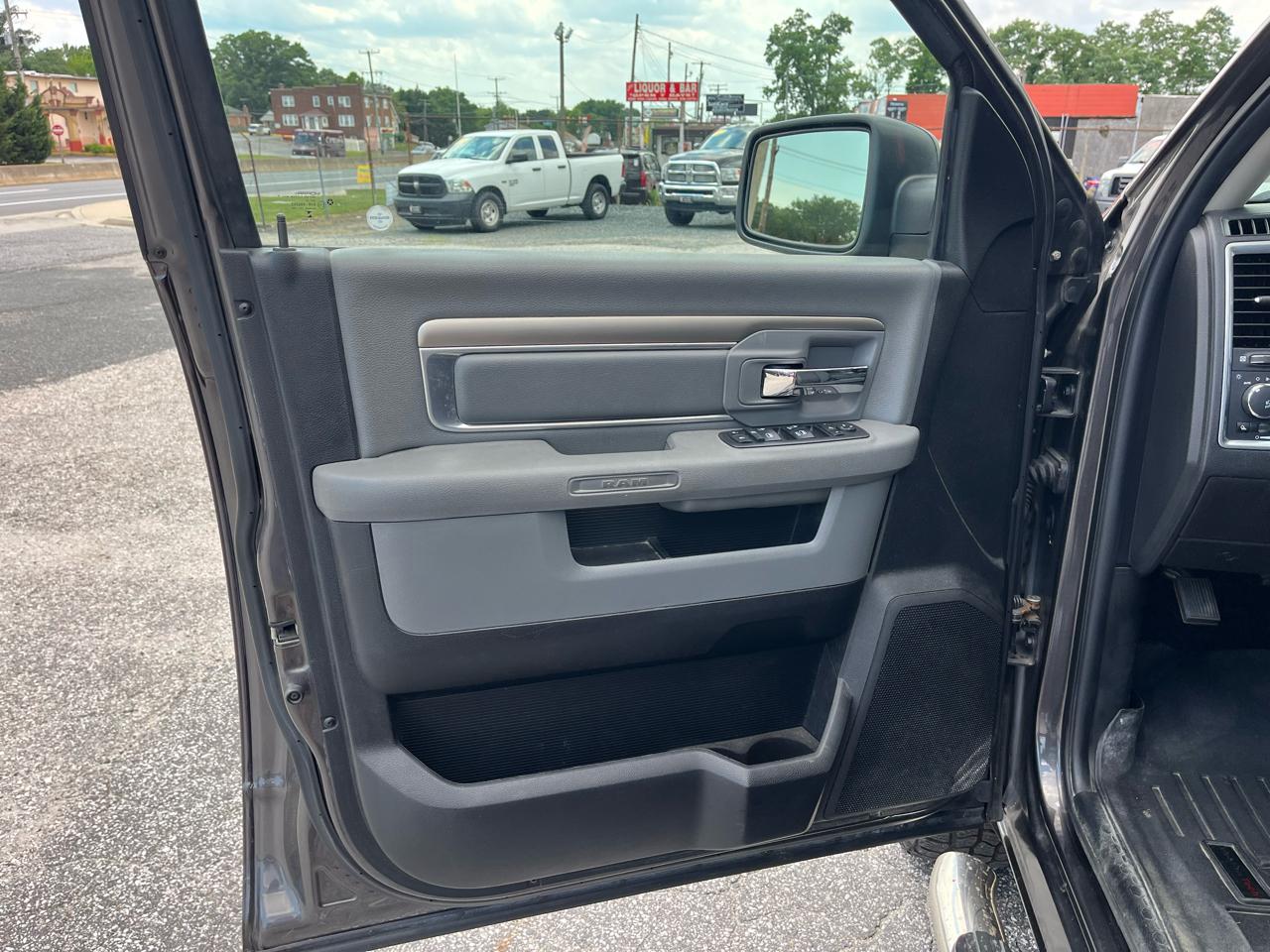 RAM 1500 Big Horn 4x4 Crew Cab 5'7" Box 2018
