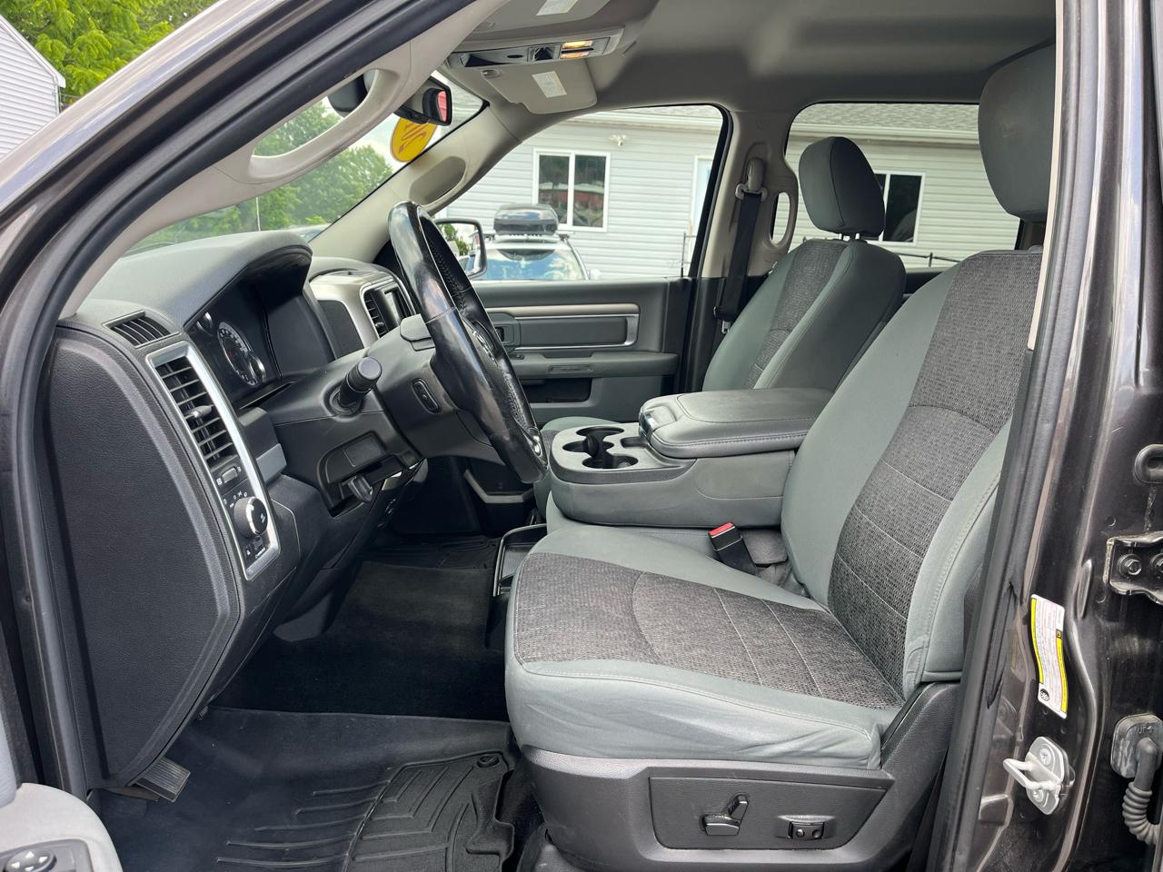 RAM 1500 Big Horn 4x4 Crew Cab 5'7" Box 2018