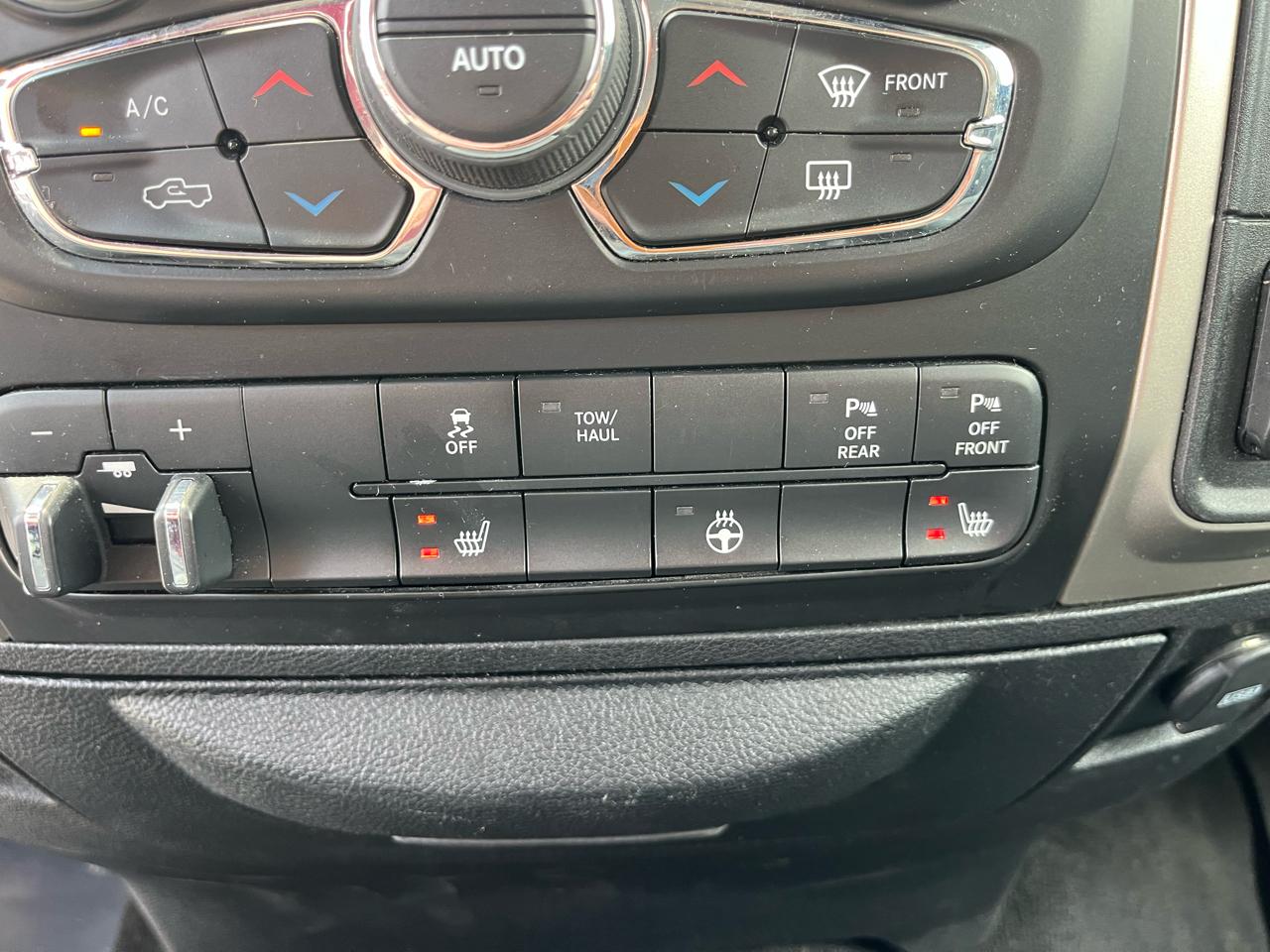 RAM 1500 Big Horn 4x4 Crew Cab 5'7" Box 2018