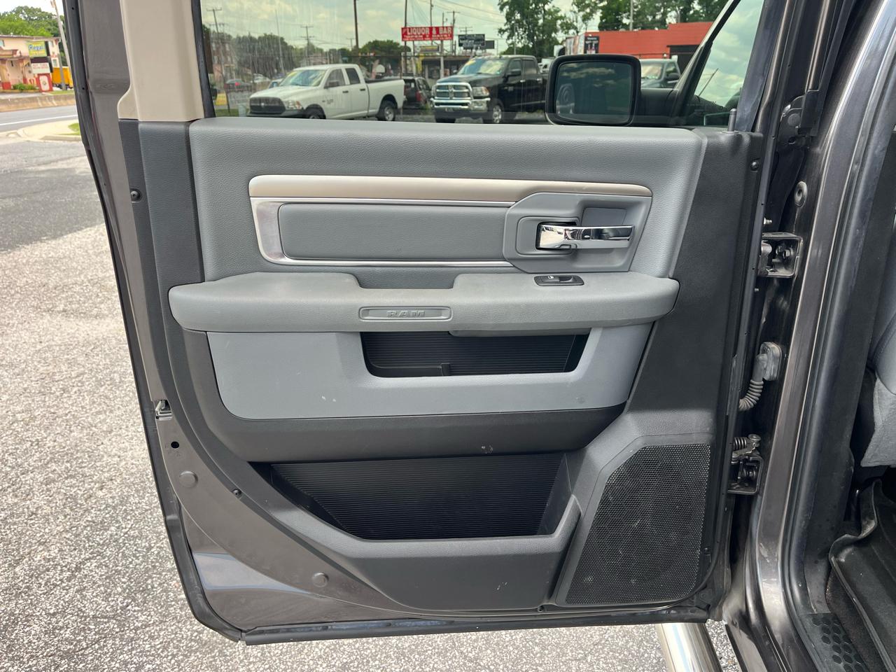 RAM 1500 Big Horn 4x4 Crew Cab 5'7" Box 2018