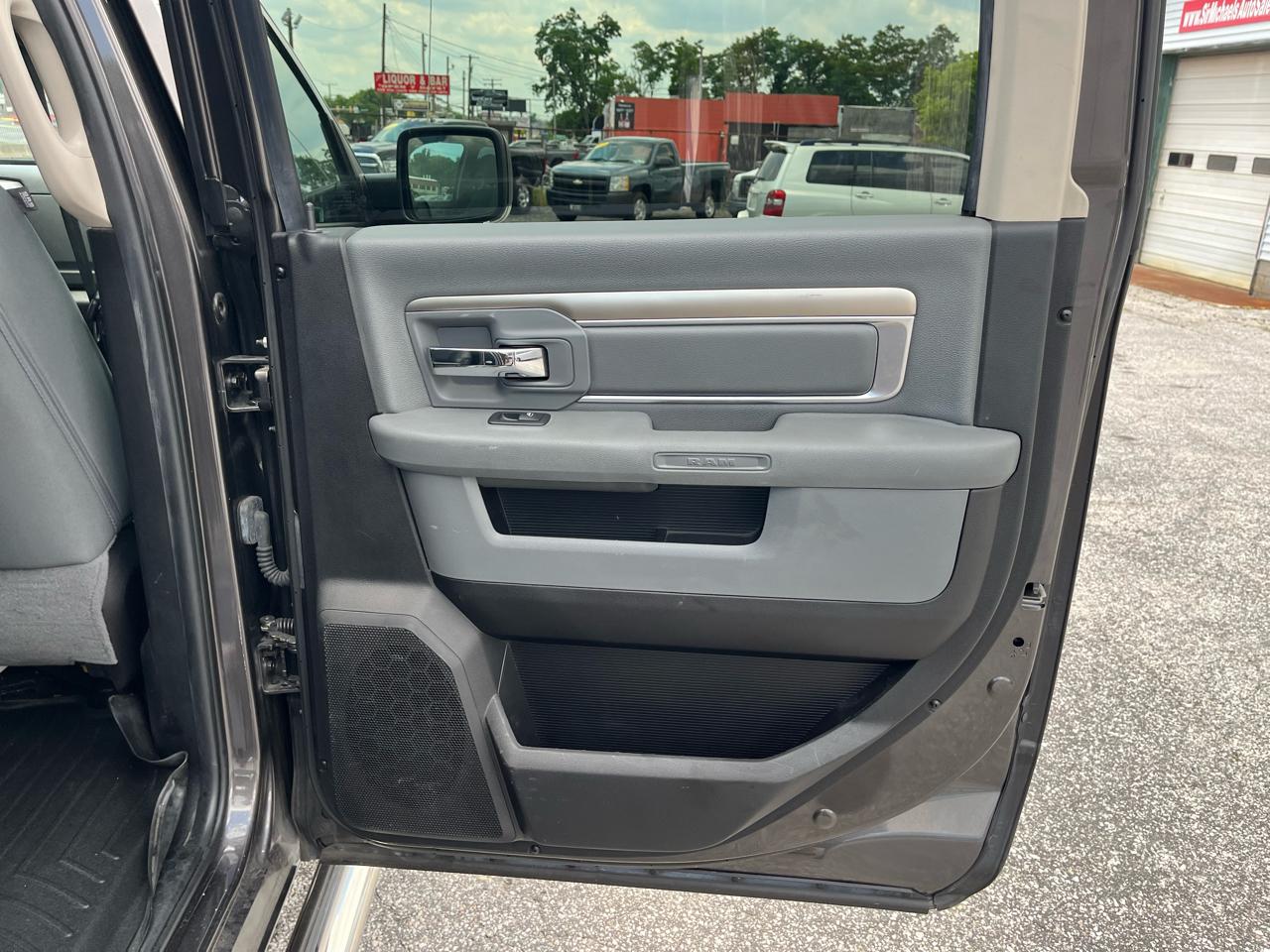 RAM 1500 Big Horn 4x4 Crew Cab 5'7" Box 2018