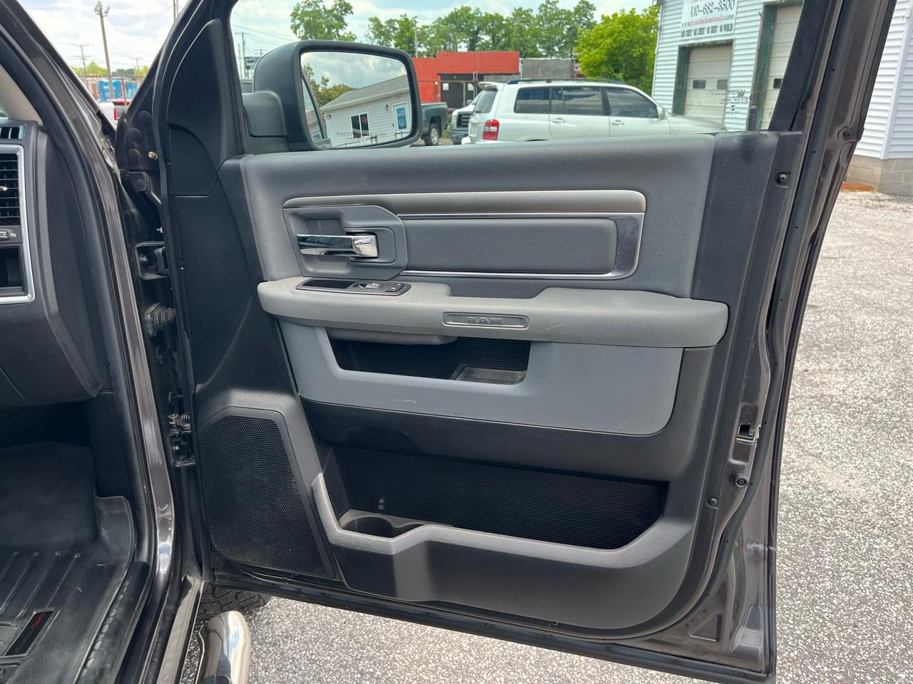 RAM 1500 Big Horn 4x4 Crew Cab 5'7" Box 2018