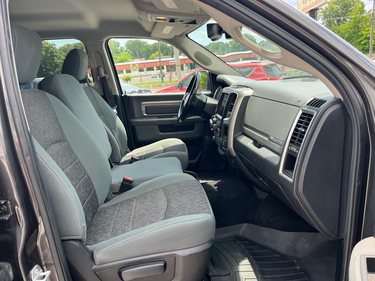RAM 1500 Big Horn 4x4 Crew Cab 5'7" Box 2018