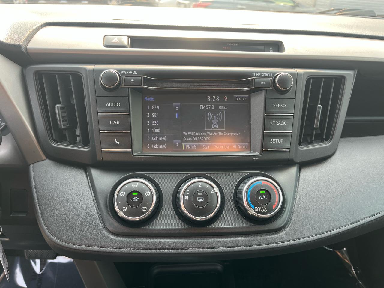Toyota RAV4 LE AWD 2016