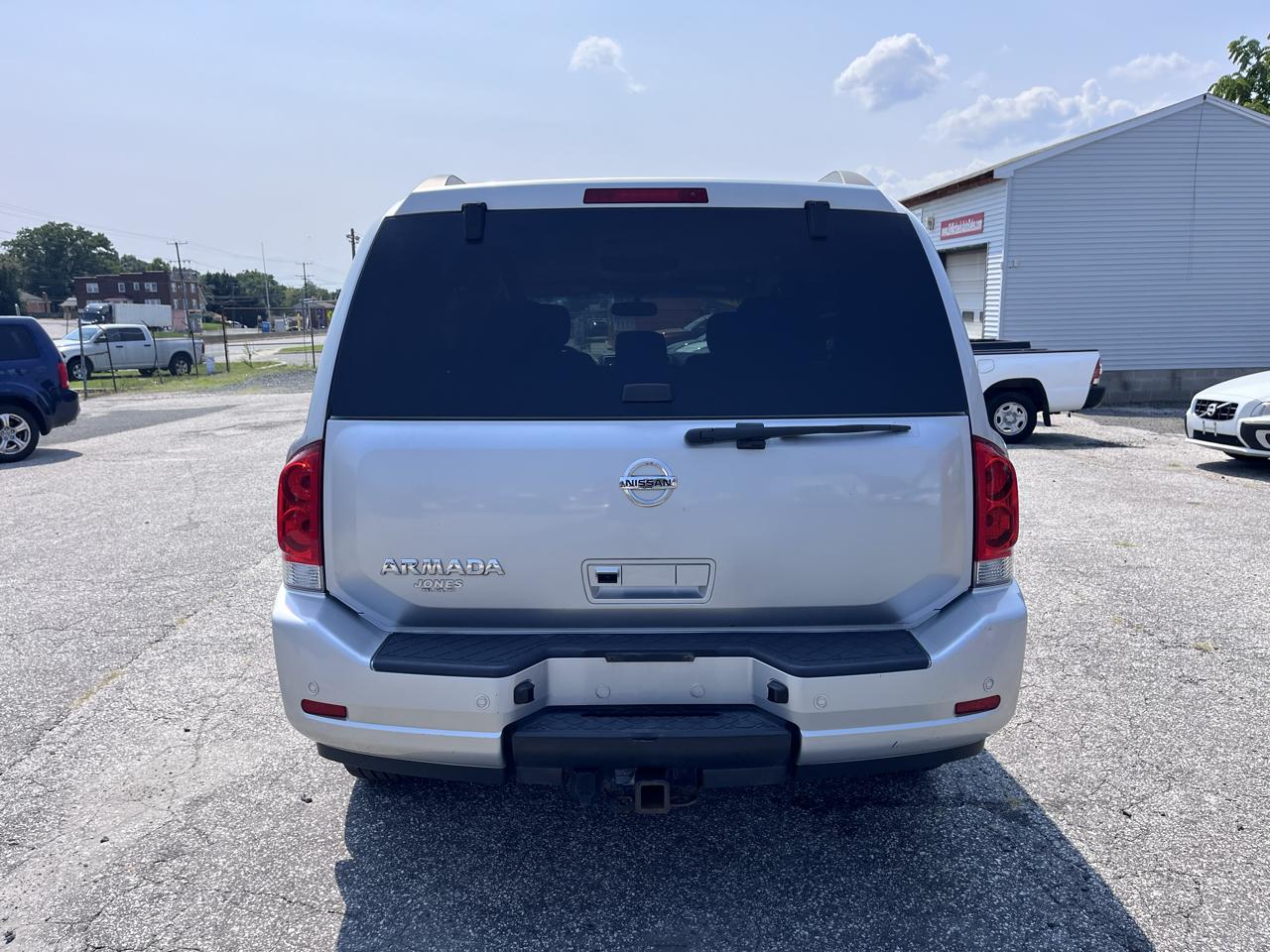 Nissan Armada SV 4WD 2015