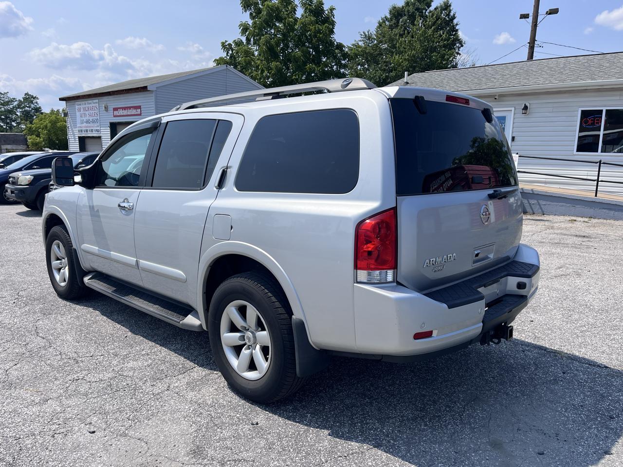 Nissan Armada SV 4WD 2015