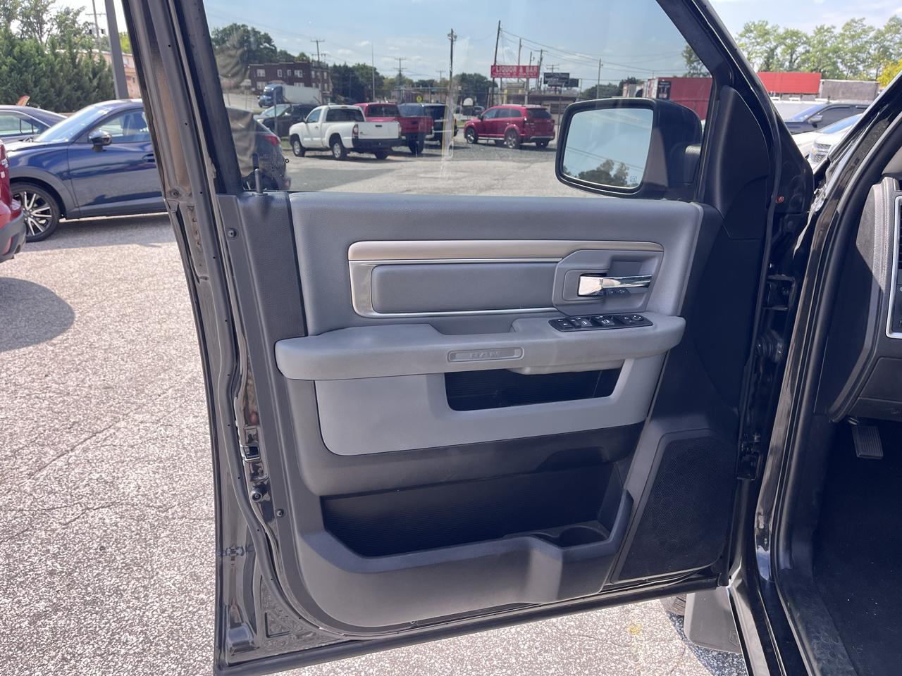 RAM 1500 Big Horn 4x4 Crew Cab 5'7" Box 2018