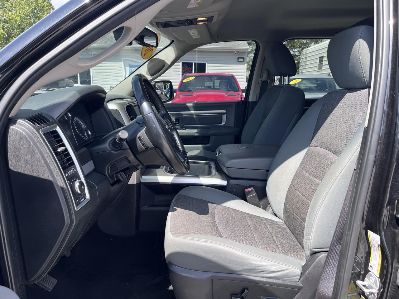 RAM 1500 Big Horn 4x4 Crew Cab 5'7" Box 2018