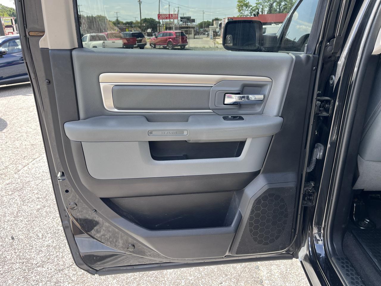 RAM 1500 Big Horn 4x4 Crew Cab 5'7" Box 2018