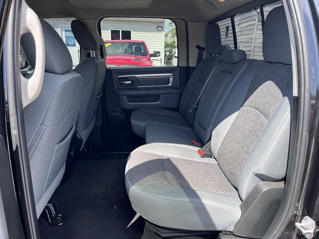 RAM 1500 Big Horn 4x4 Crew Cab 5'7" Box 2018