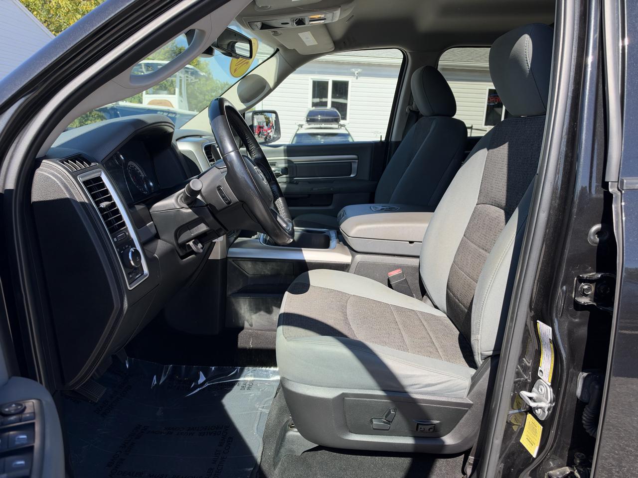 RAM 1500 Big Horn 4x4 Crew Cab 5'7" Box 2018