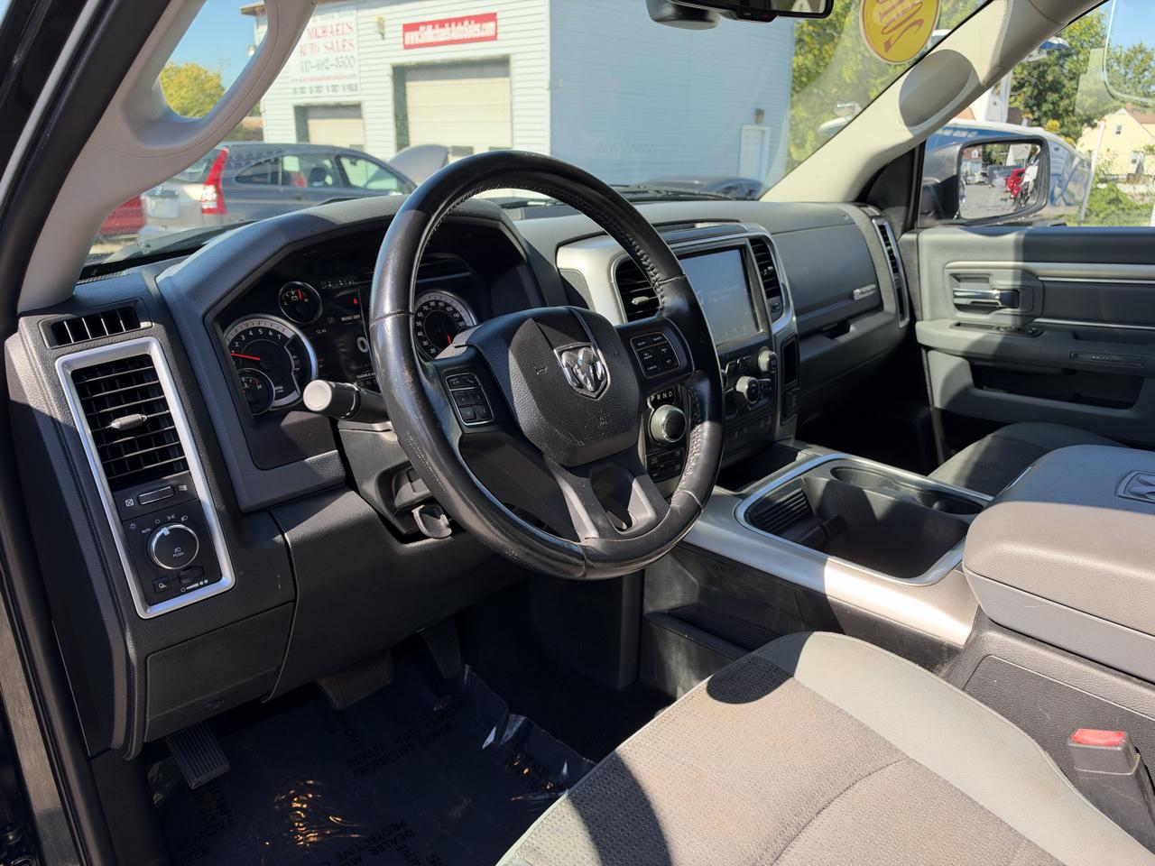 RAM 1500 Big Horn 4x4 Crew Cab 5'7" Box 2018