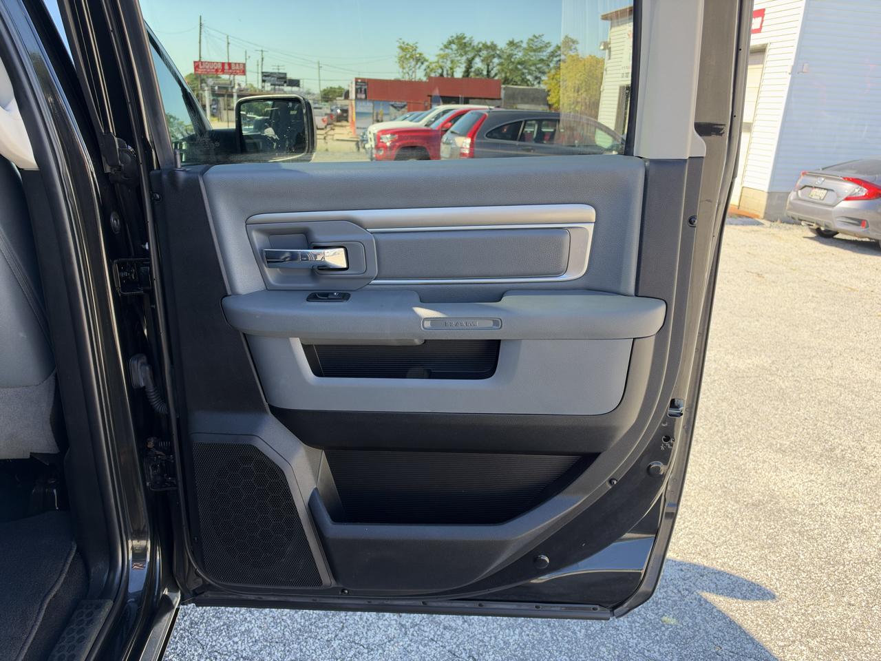 RAM 1500 Big Horn 4x4 Crew Cab 5'7" Box 2018
