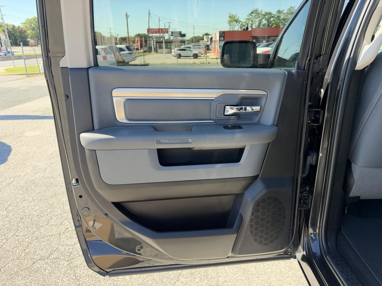 RAM 1500 Big Horn 4x4 Crew Cab 5'7" Box 2018