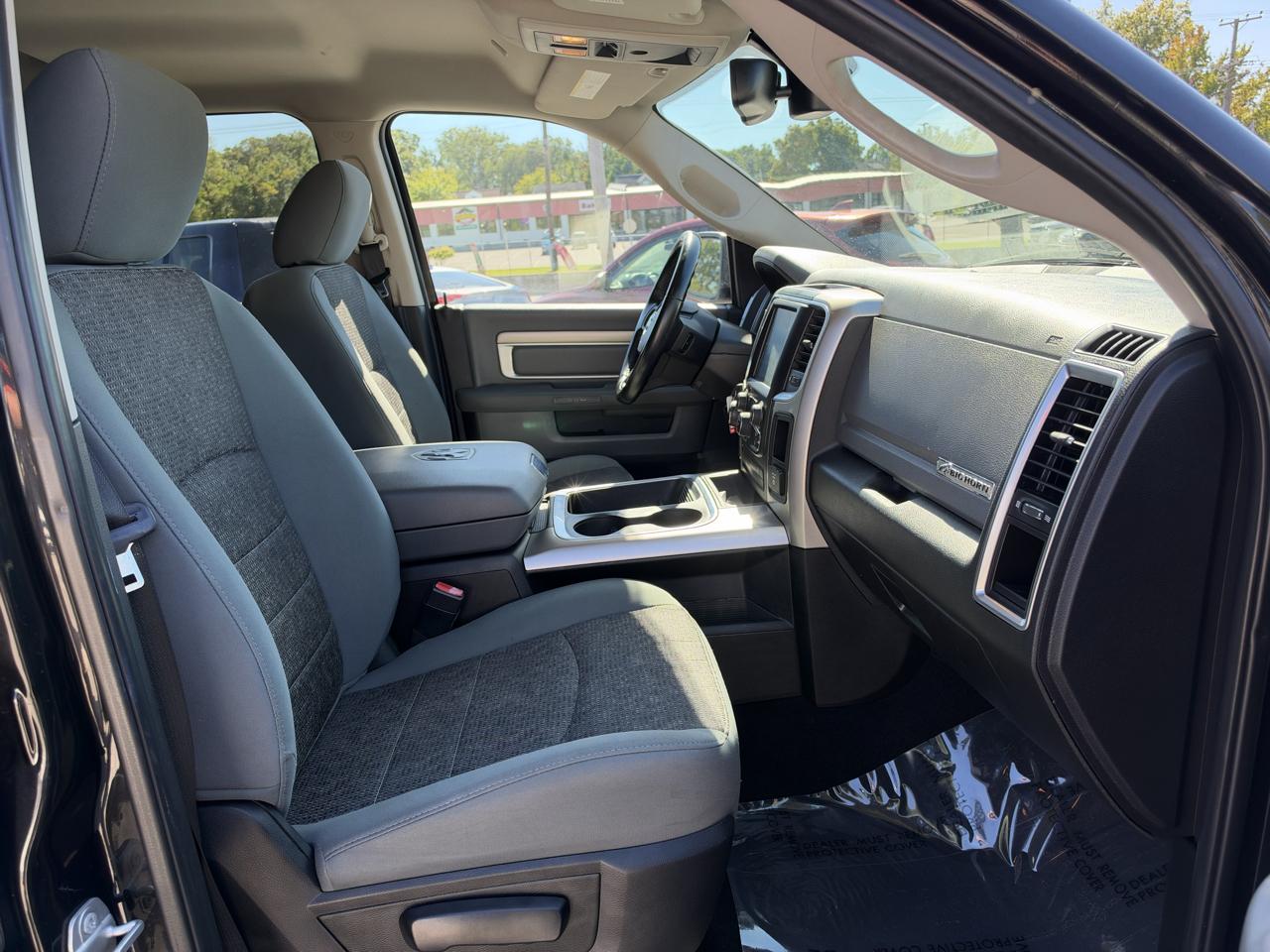 RAM 1500 Big Horn 4x4 Crew Cab 5'7" Box 2018