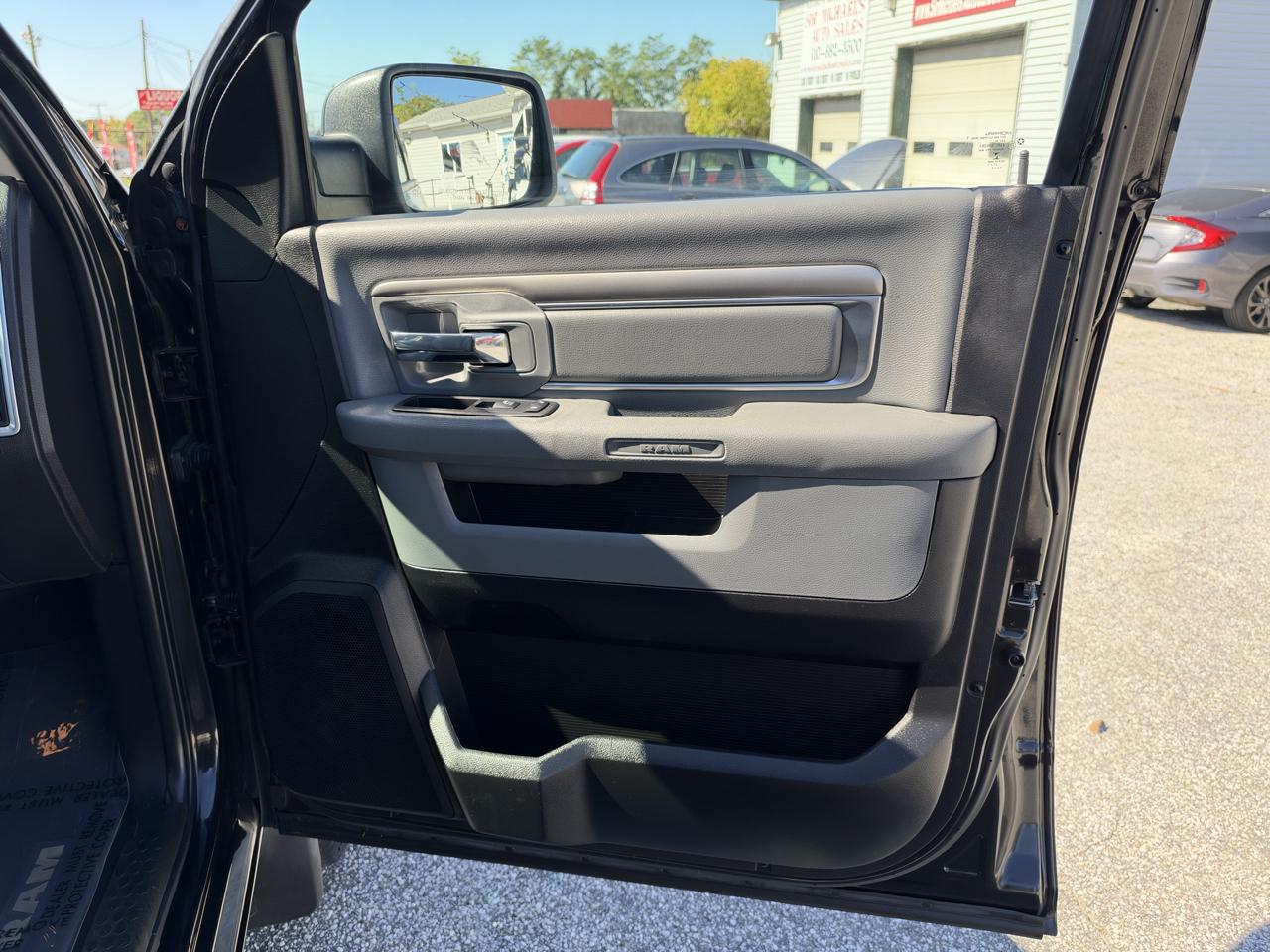 RAM 1500 Big Horn 4x4 Crew Cab 5'7" Box 2018