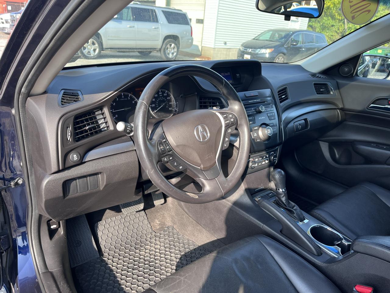 Acura ILX 4dr Sdn 2.0L 2015