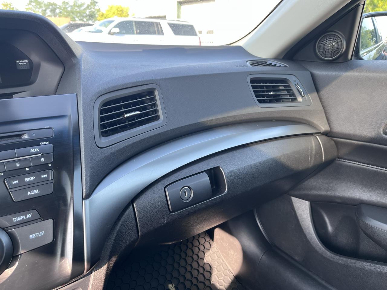 Acura ILX 4dr Sdn 2.0L 2015