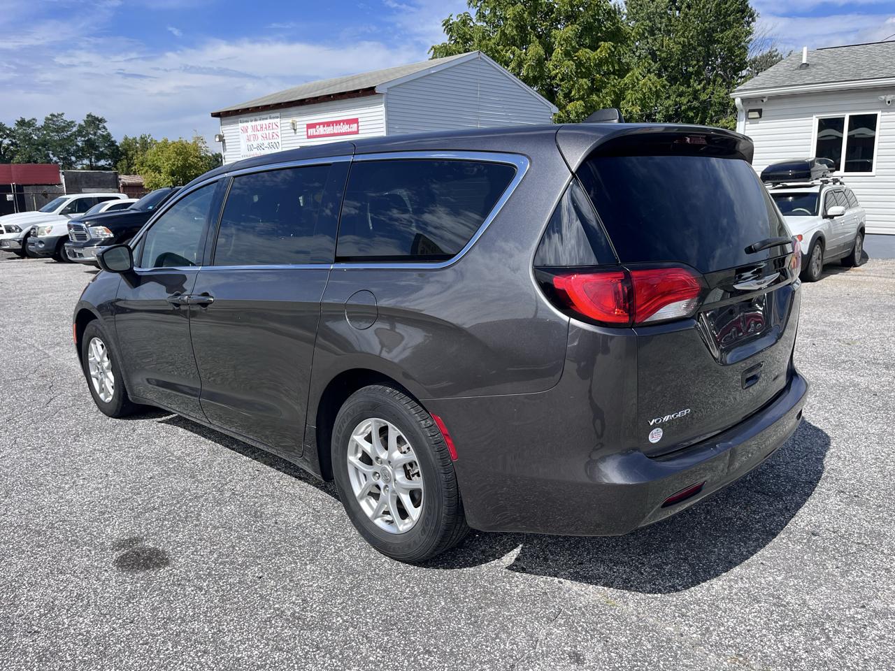 Chrysler Voyager LX FWD 2022
