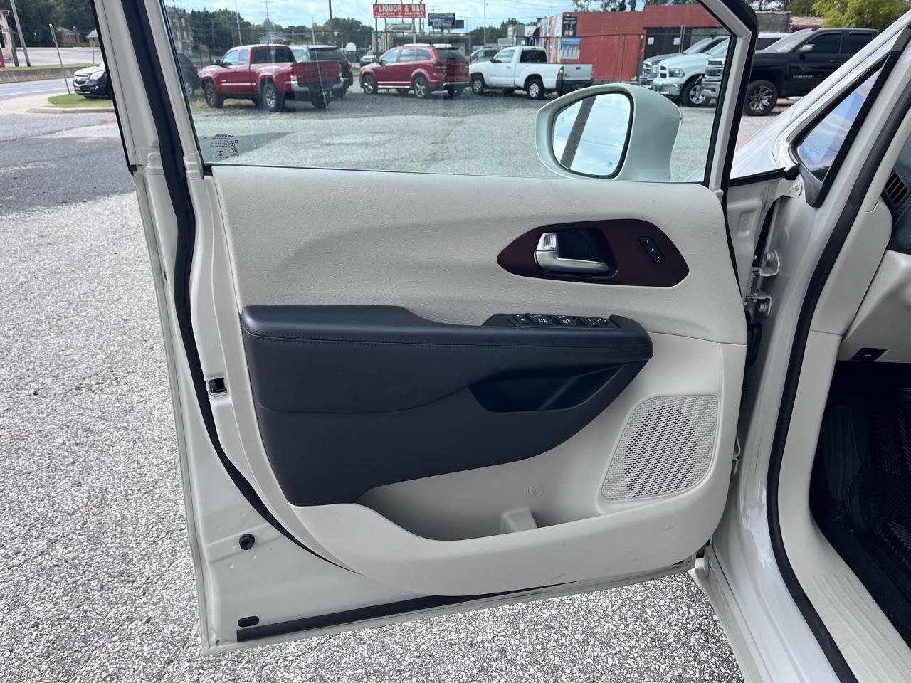 Chrysler Pacifica Limited FWD 2019