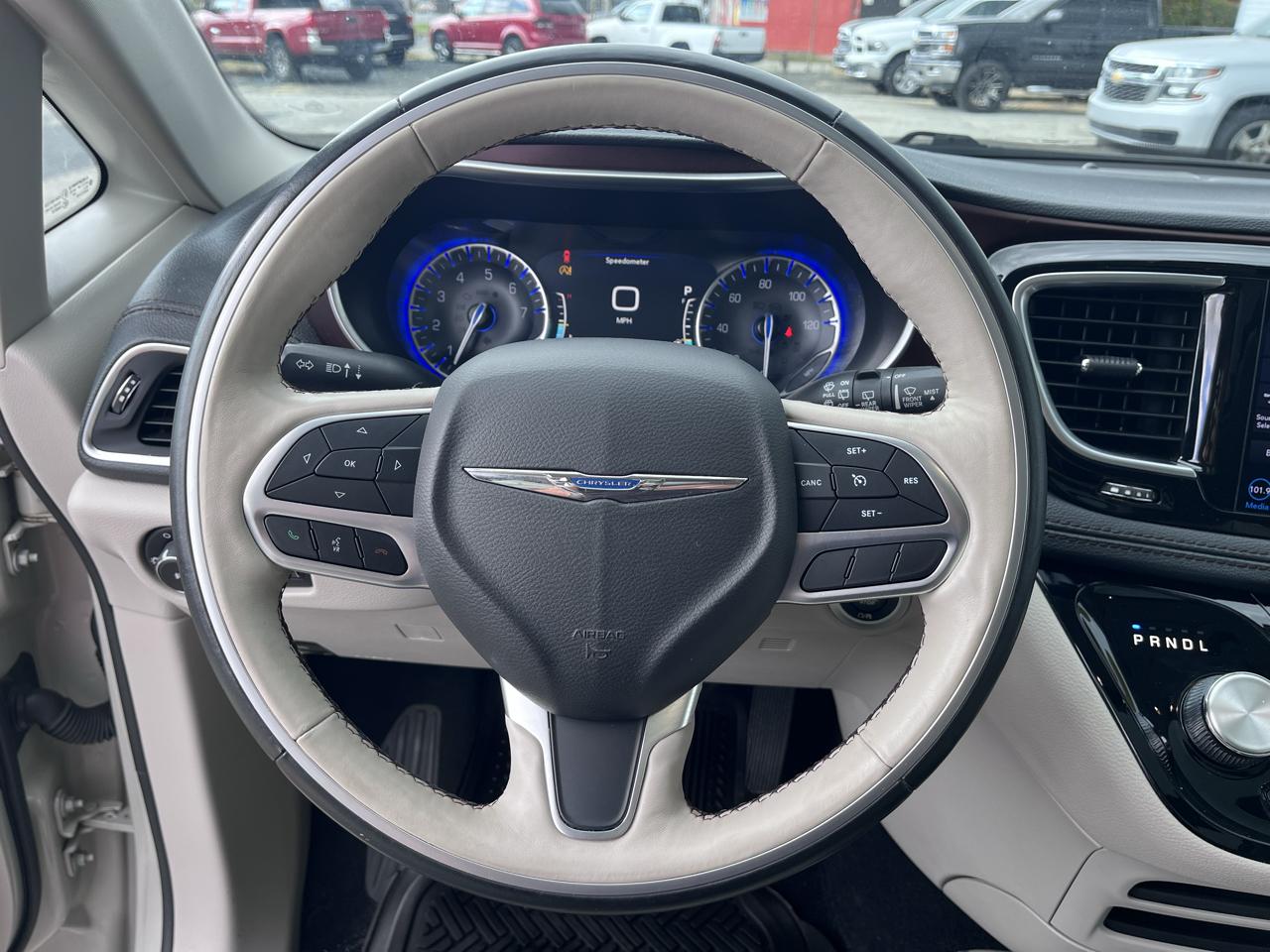 Chrysler Pacifica Limited FWD 2019