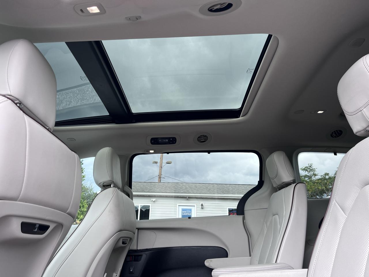 Chrysler Pacifica Limited FWD 2019