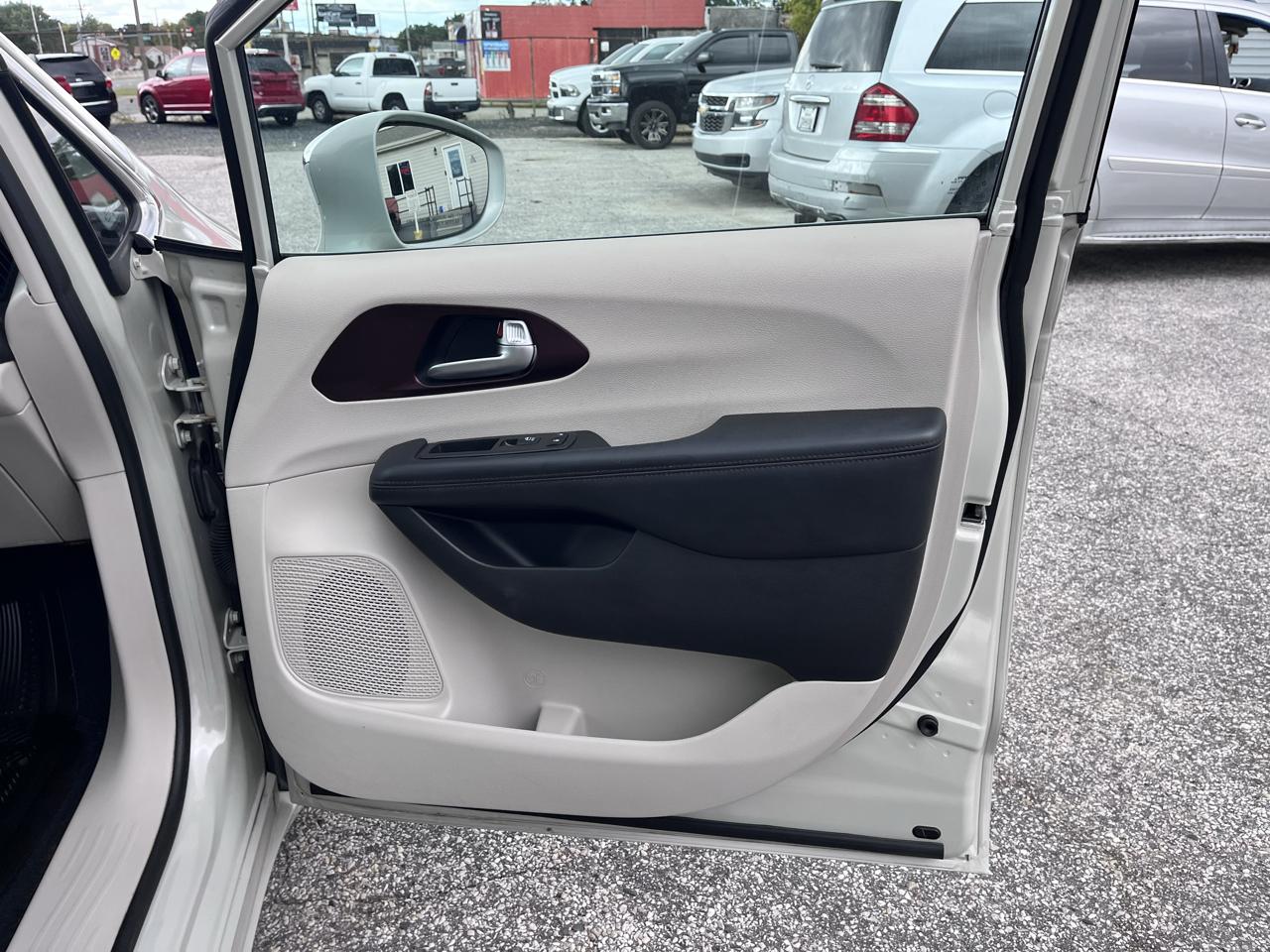 Chrysler Pacifica Limited FWD 2019