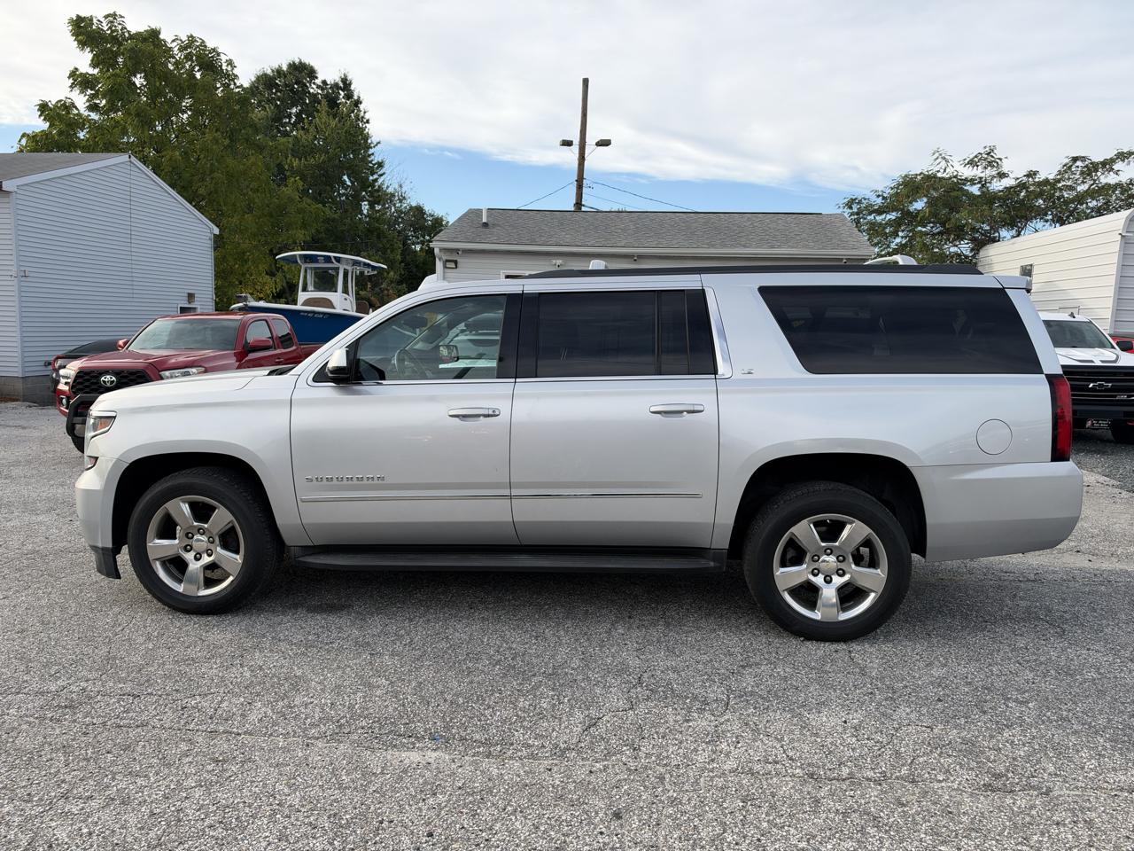 Chevrolet Suburban LS 4WD 2016