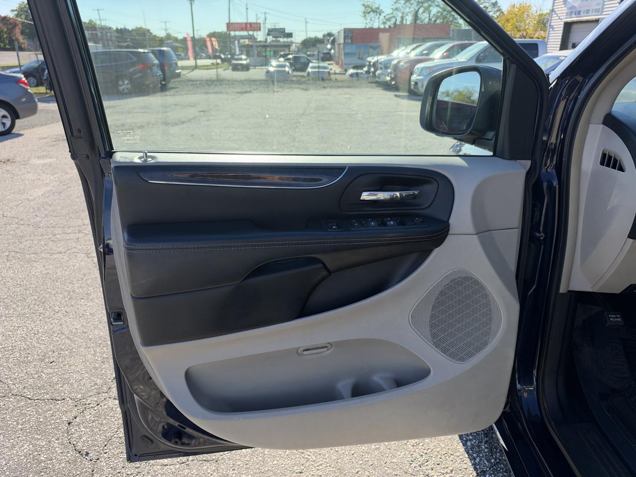 Chrysler Town & Country Touring 2016