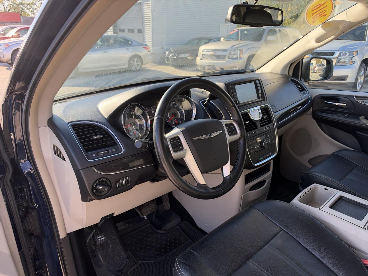 Chrysler Town & Country Touring 2016