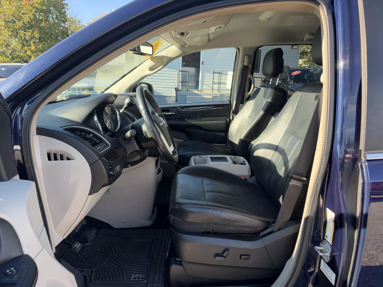 Chrysler Town & Country Touring 2016