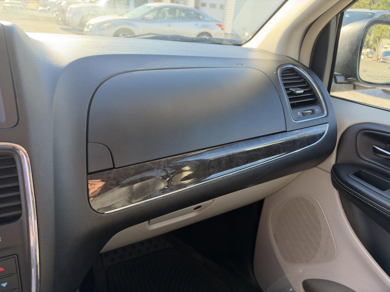 Chrysler Town & Country Touring 2016
