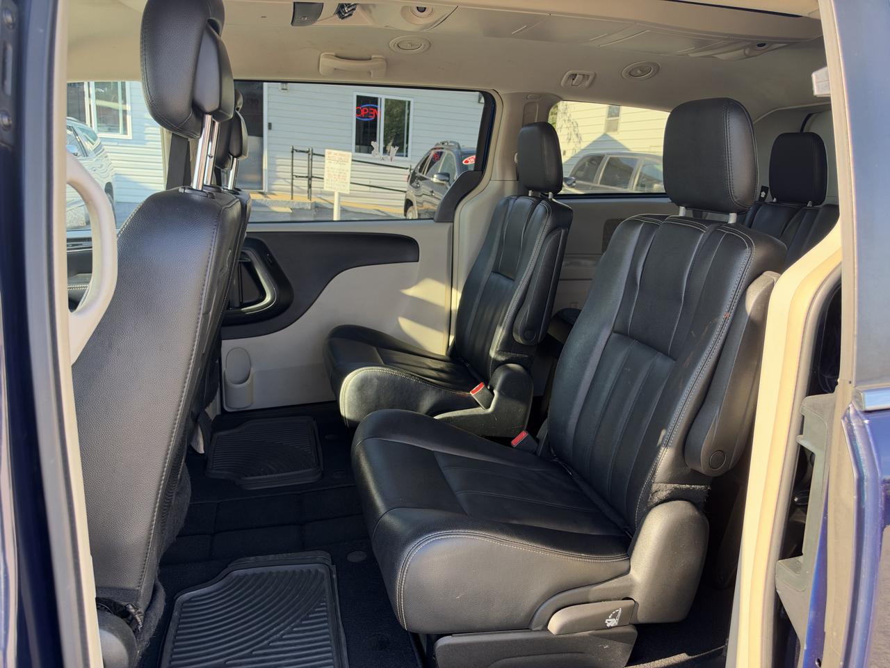 Chrysler Town & Country Touring 2016
