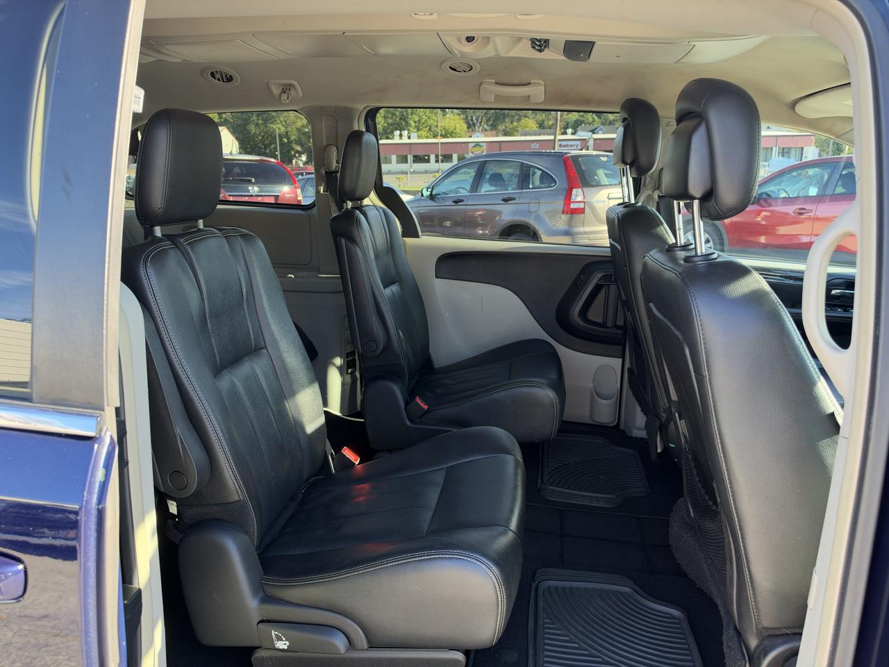 Chrysler Town & Country Touring 2016