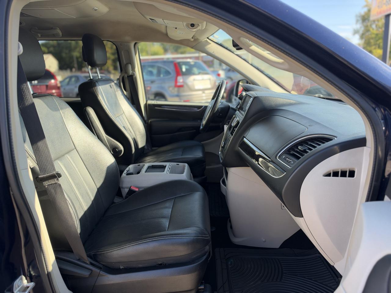 Chrysler Town & Country Touring 2016