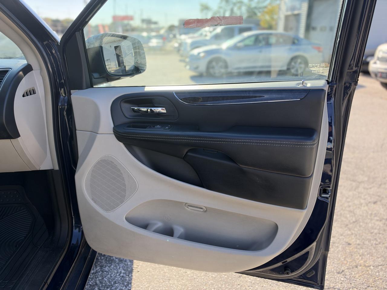 Chrysler Town & Country Touring 2016
