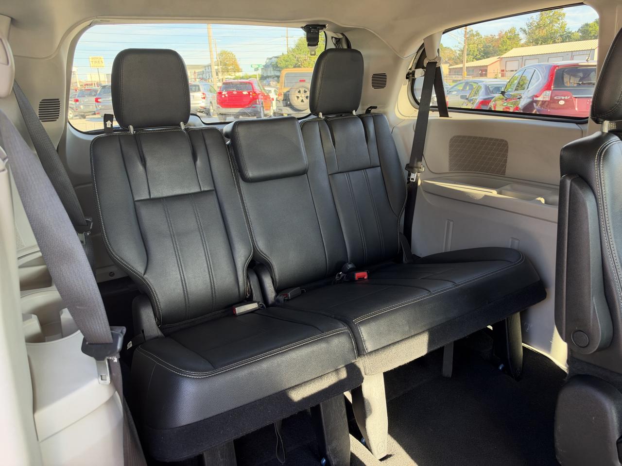 Chrysler Town & Country Touring 2016