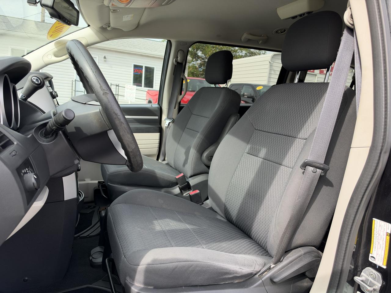 Dodge Grand Caravan SE 2010