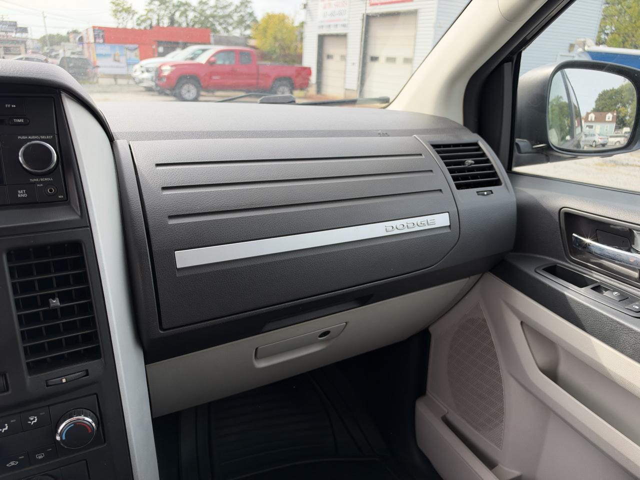 Dodge Grand Caravan SE 2010