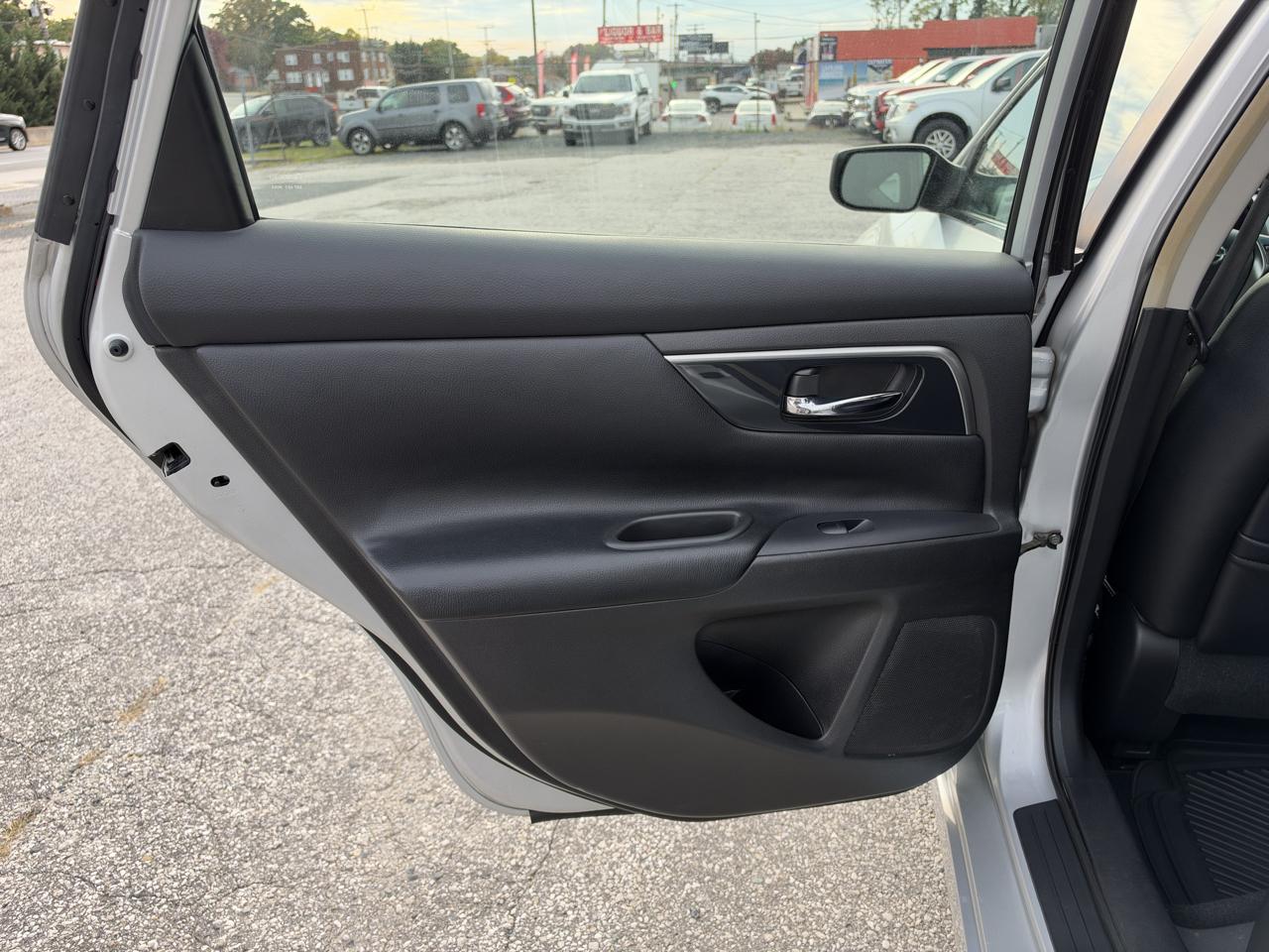 Nissan Altima 4dr Sdn I4 2.5 SV 2013