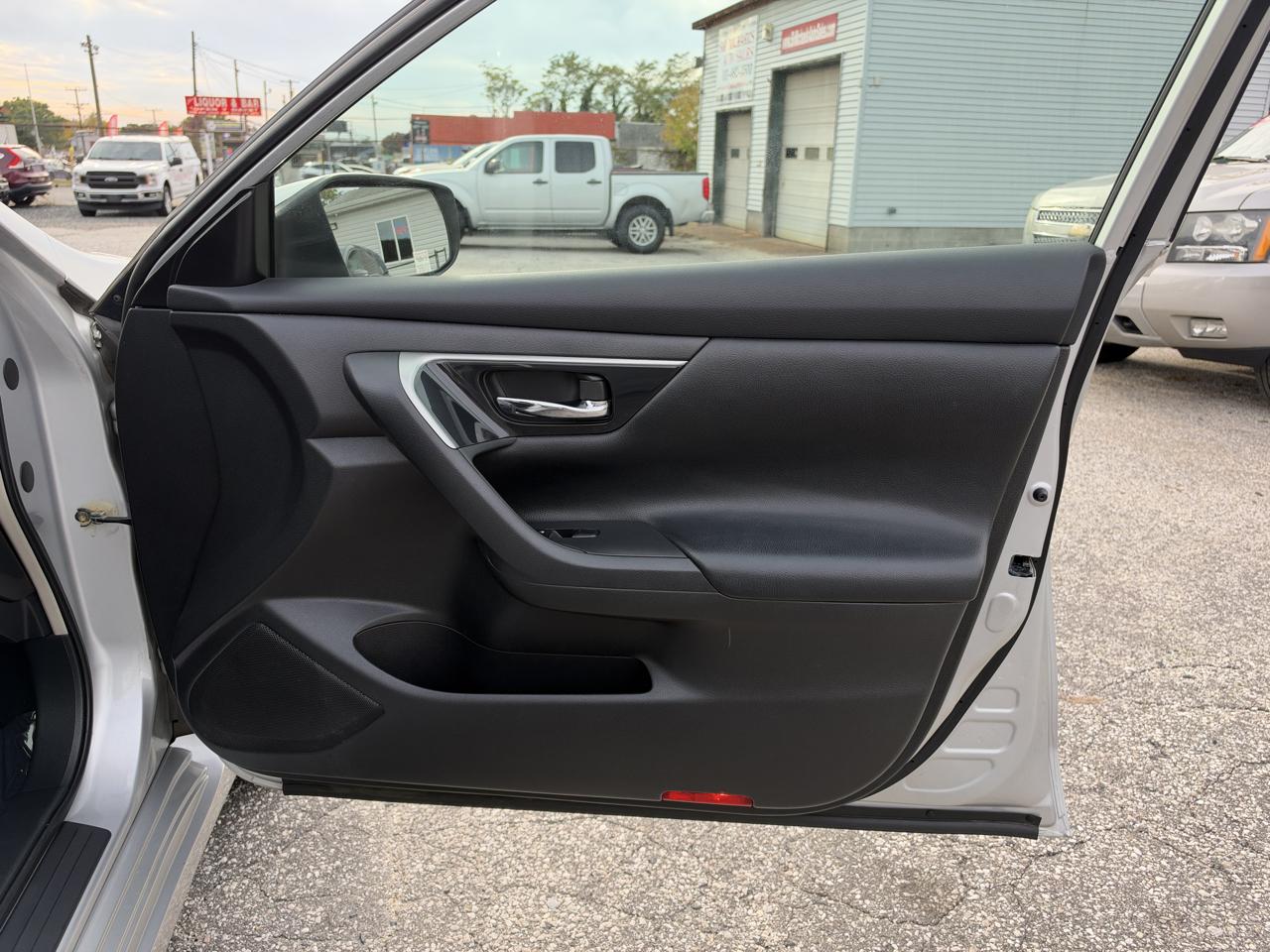 Nissan Altima 4dr Sdn I4 2.5 SV 2013