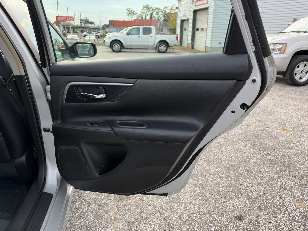 Nissan Altima 4dr Sdn I4 2.5 SV 2013