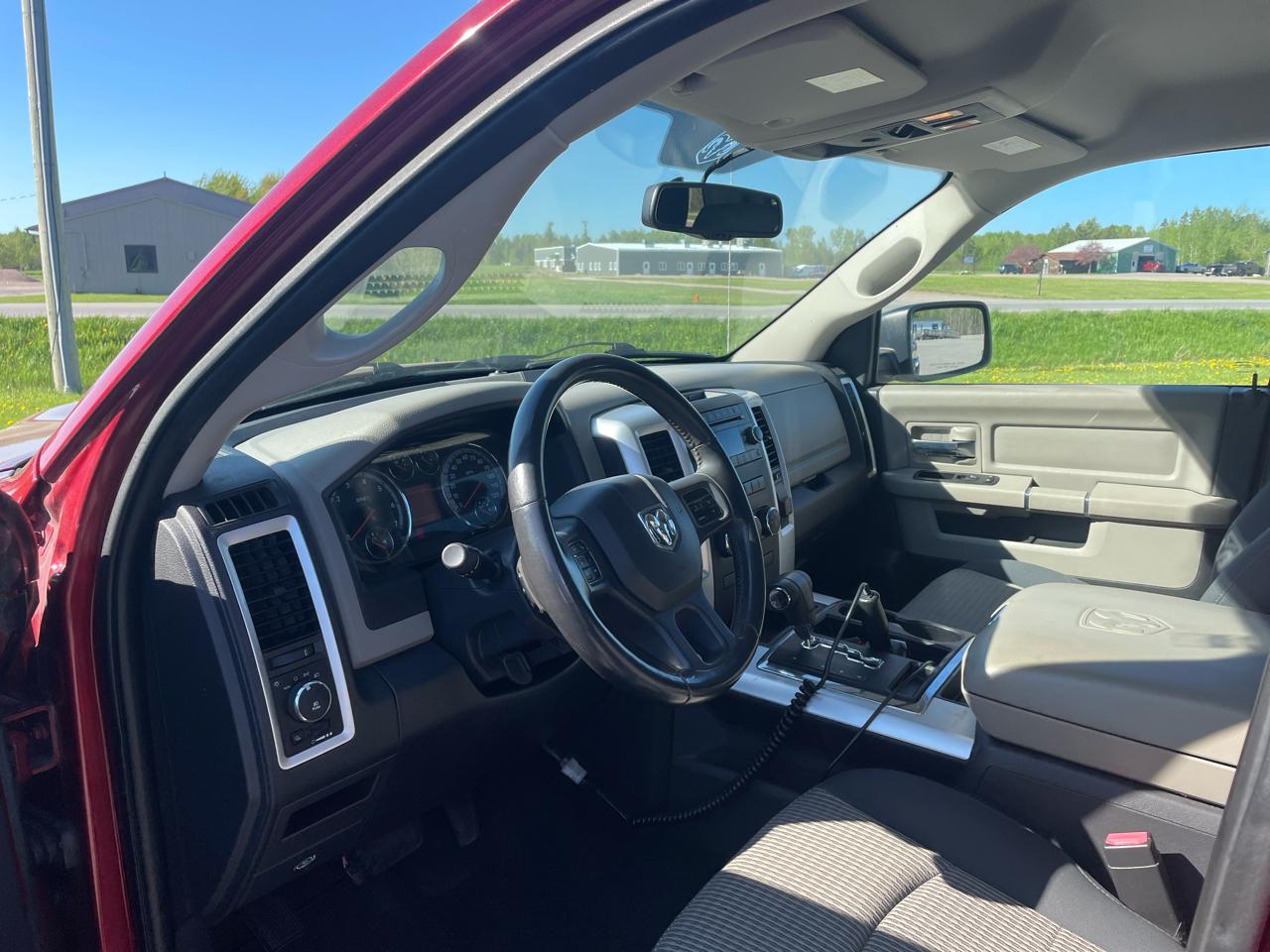 RAM 1500 4WD Quad Cab 140.5" Big Horn 2012
