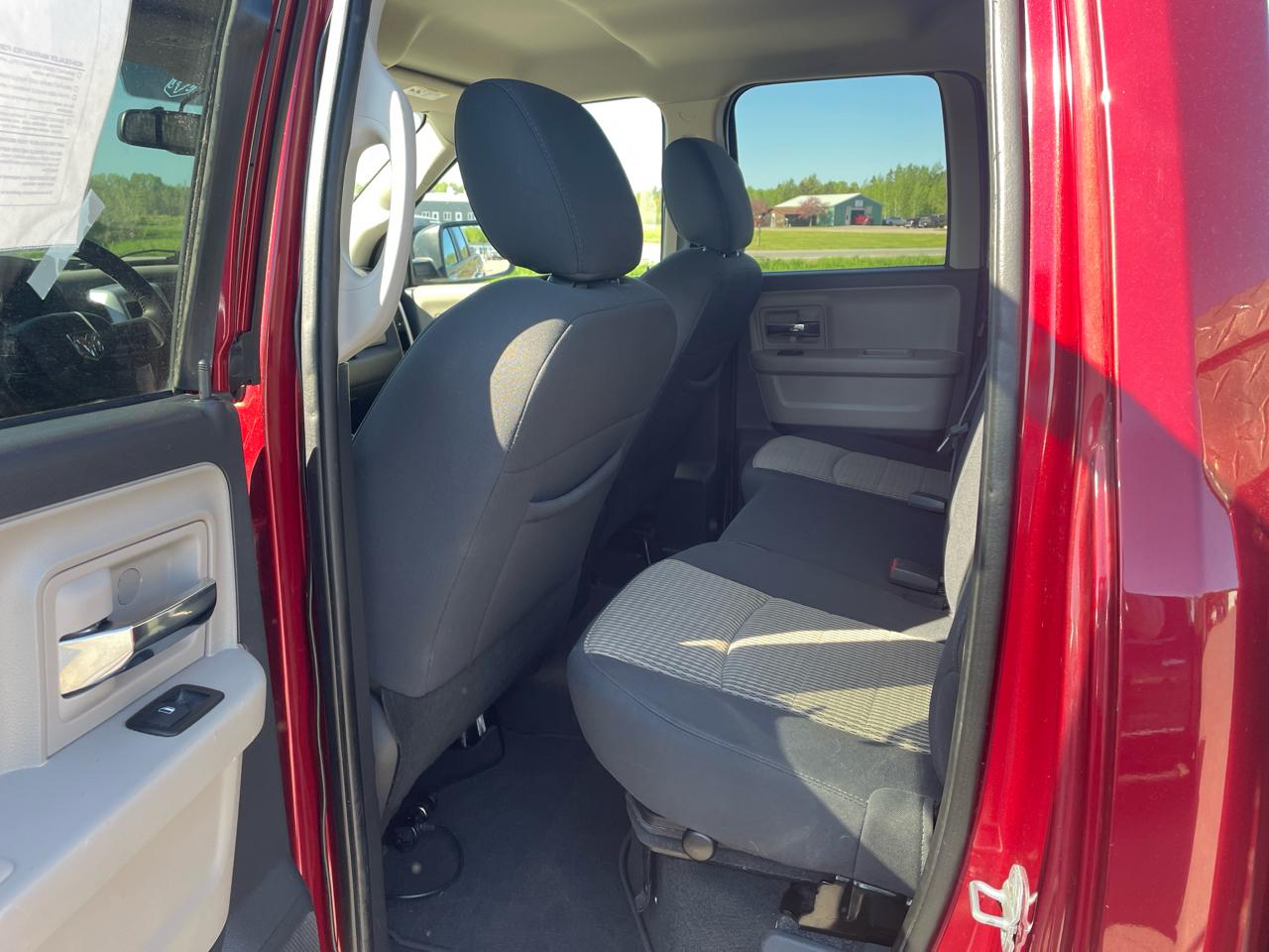 RAM 1500 4WD Quad Cab 140.5" Big Horn 2012