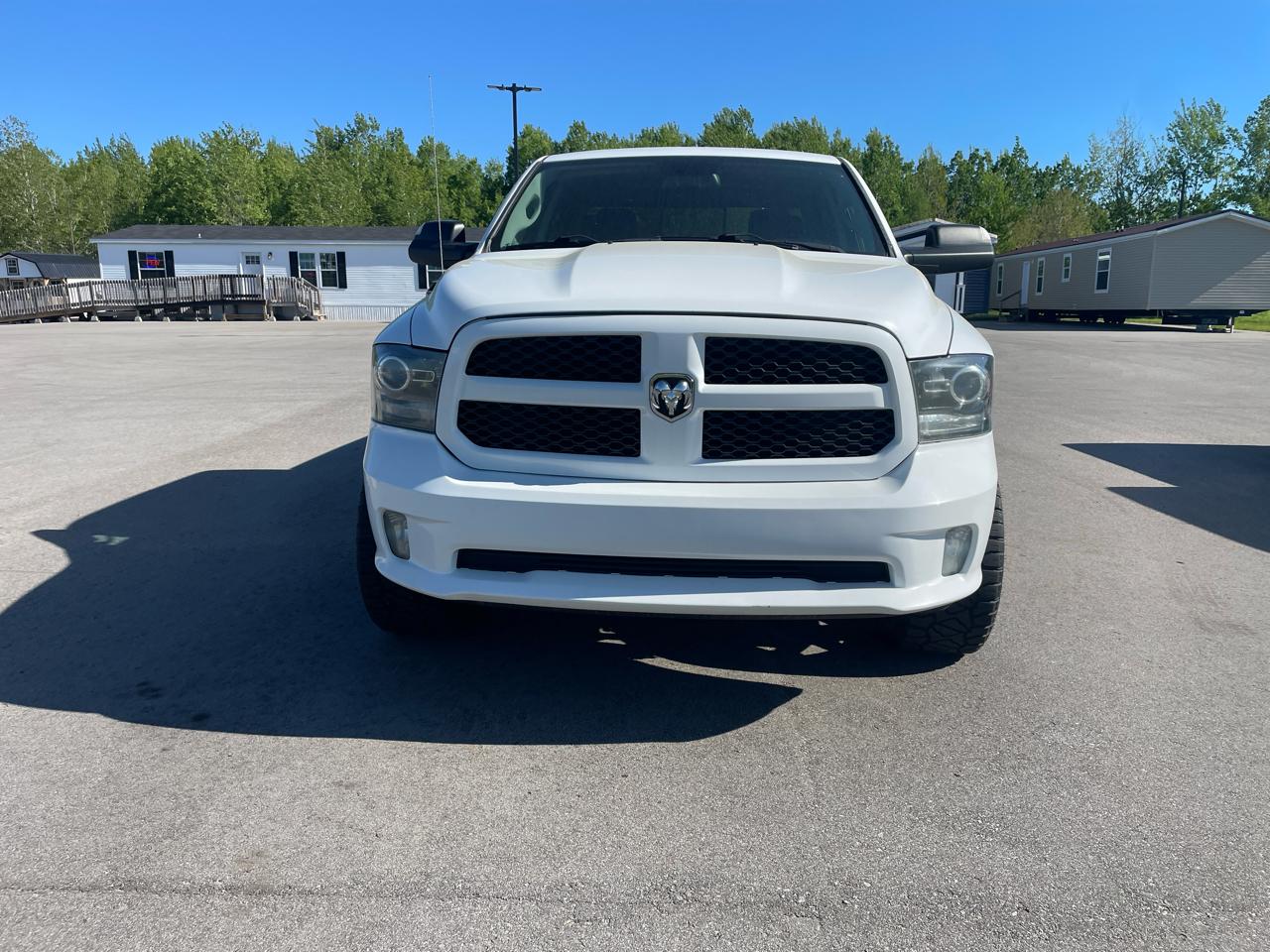 RAM 1500 4WD Crew Cab 140.5" Sport 2017
