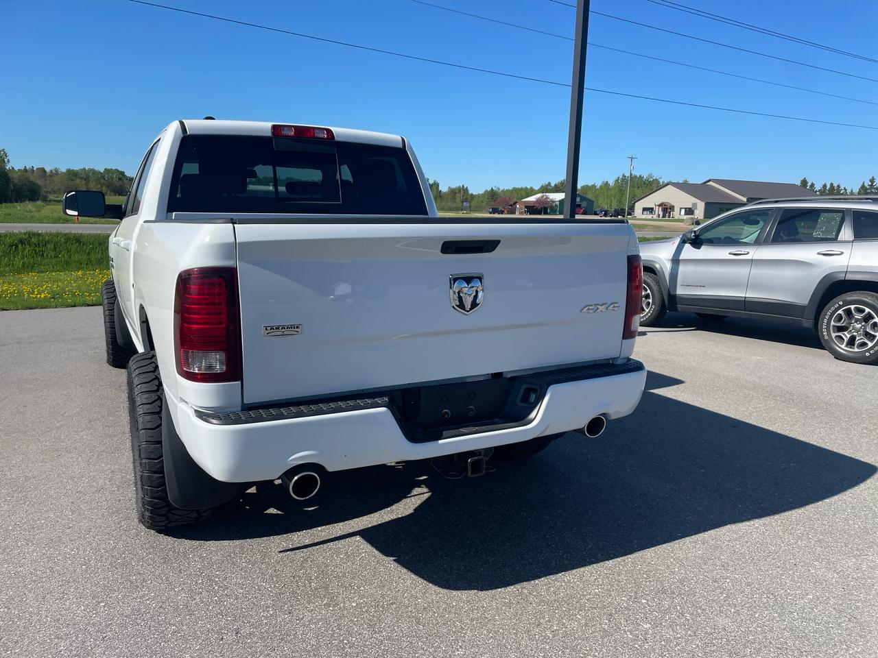 RAM 1500 4WD Crew Cab 140.5" Sport 2017