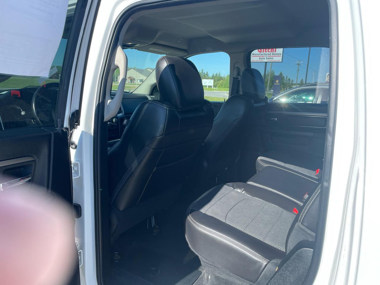 RAM 1500 4WD Crew Cab 140.5" Sport 2017
