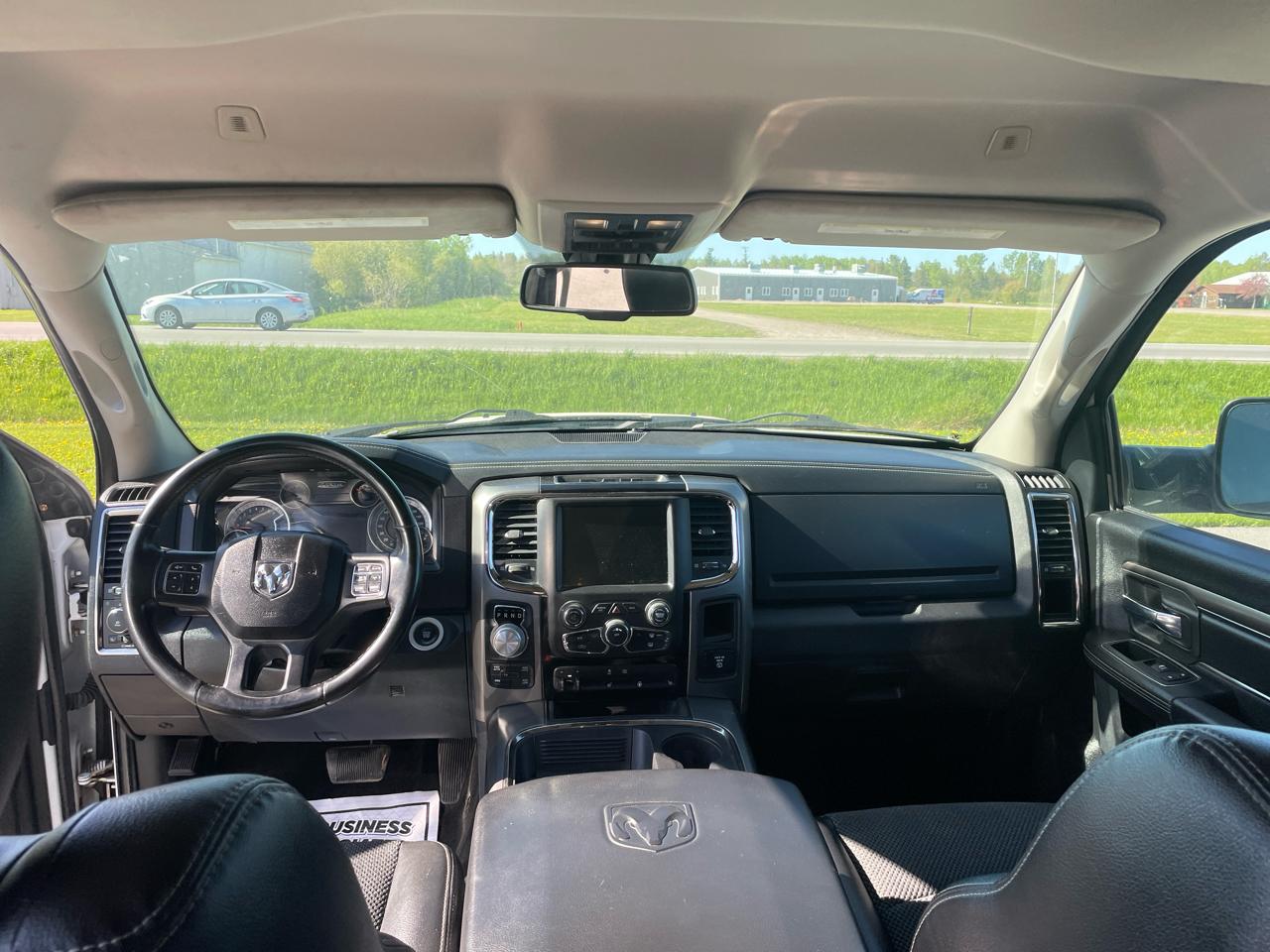 RAM 1500 4WD Crew Cab 140.5" Sport 2017