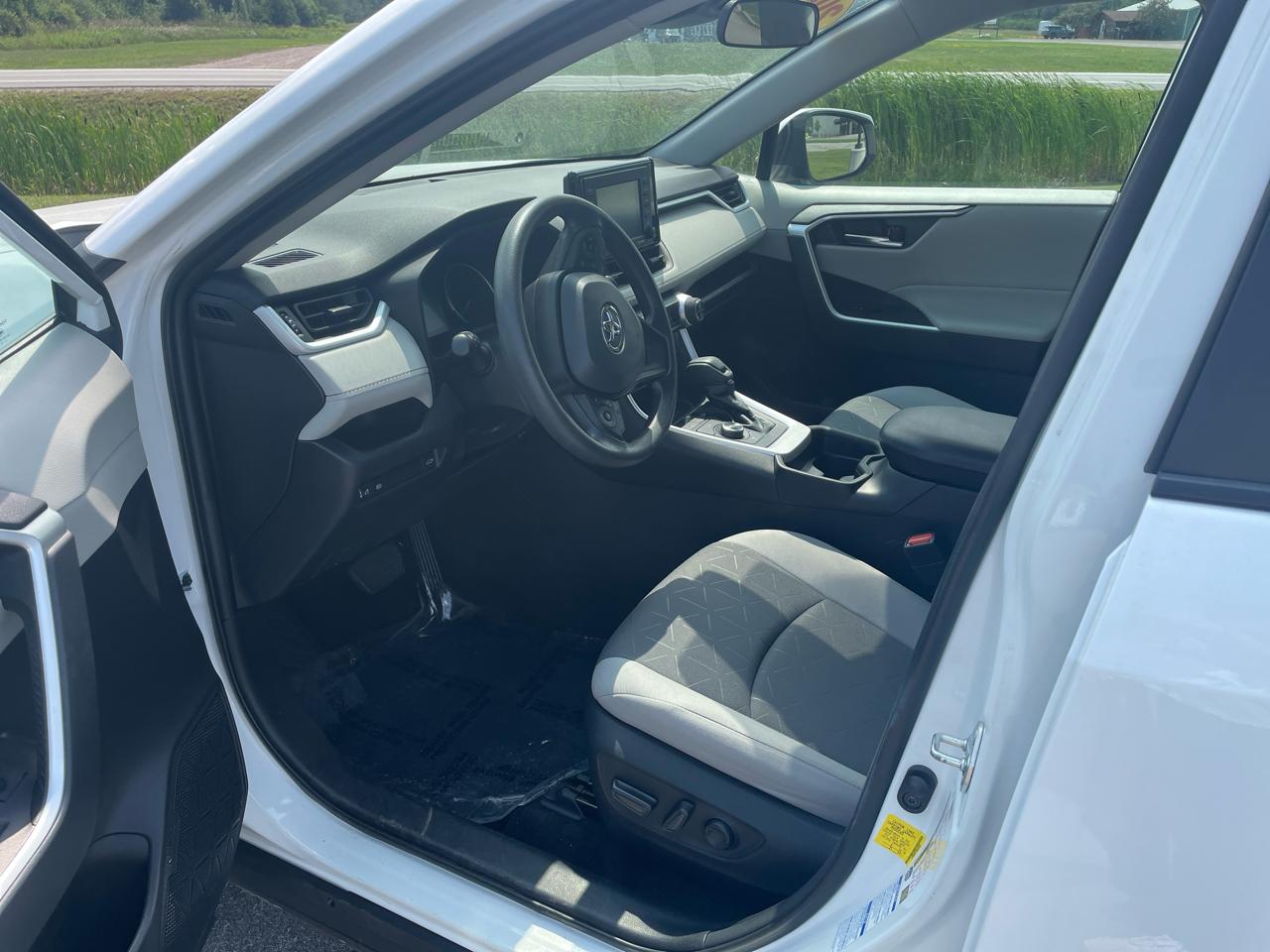 Toyota RAV4 Hybrid XLE AWD (Natl) 2021